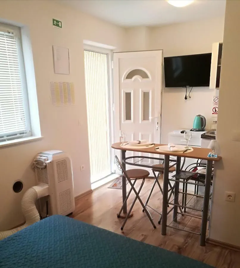 Apartment Studios Bilonic Split